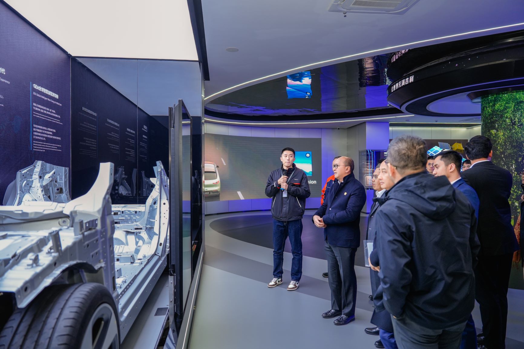 Geely Holding Group Reinforces Its Commitment to Electric Vehicle Investment in Indonesia