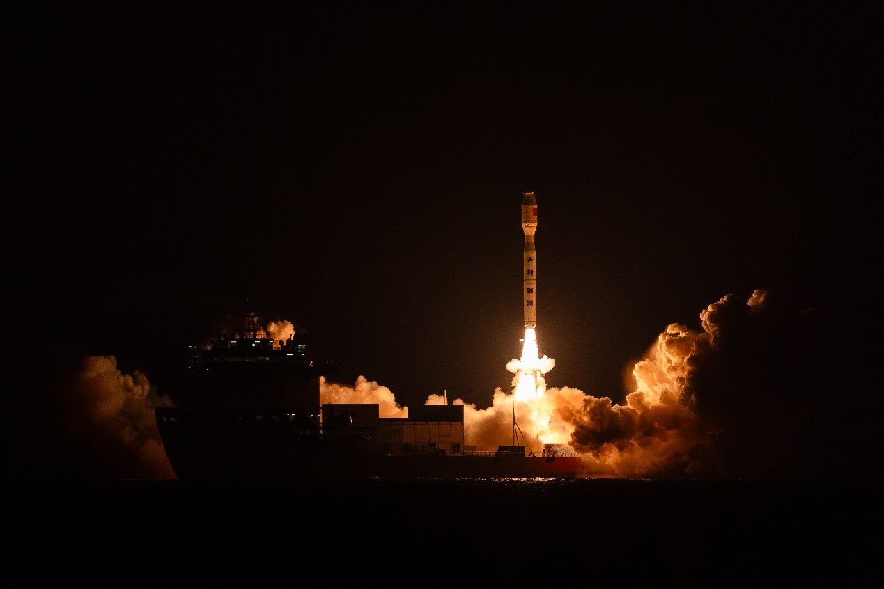 Roket peluncur mengangkut 11 satelit